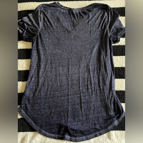 be bold graphic t-shirt - Picture 2 of 2